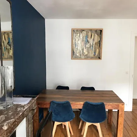 Quiet Hill Of Montmartre Parigi