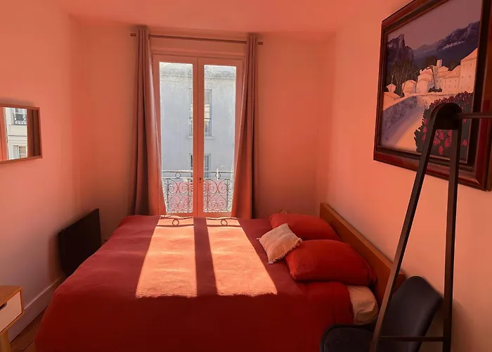 Quiet Hill Of Montmartre Parigi