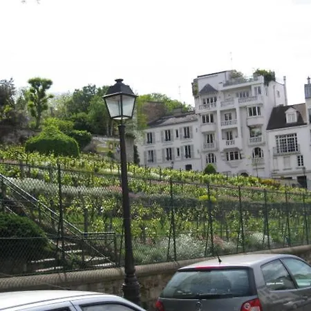 Quiet Hill Of Montmartre Paris