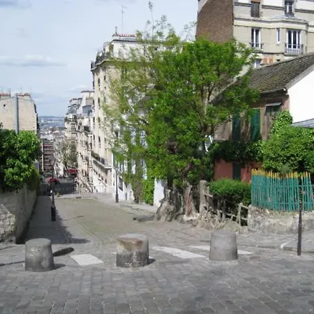 Quiet Hill Of Montmartre Apartment