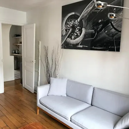 Quiet Hill Of Montmartre Apartment